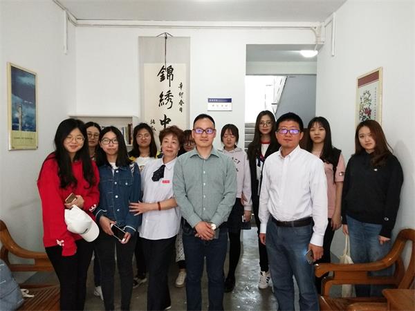 我院在仙林校区3号宿管站设立“明灯书屋”